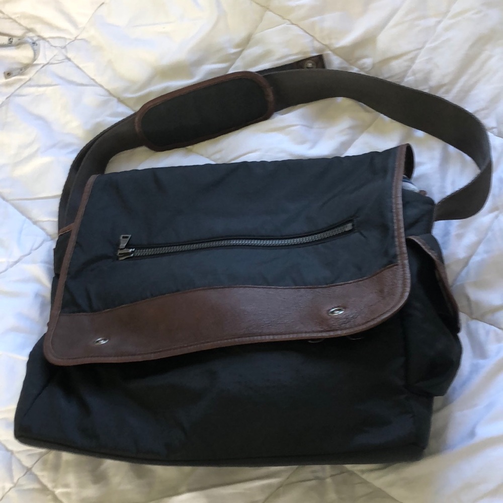 Authentic LeSportSac  “oc” chino messenger Bag now